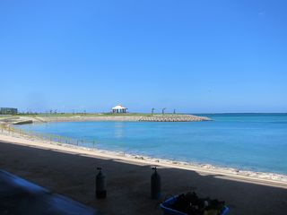 13/08/29　台風15号でも穏やかな湾内　波の上緑地